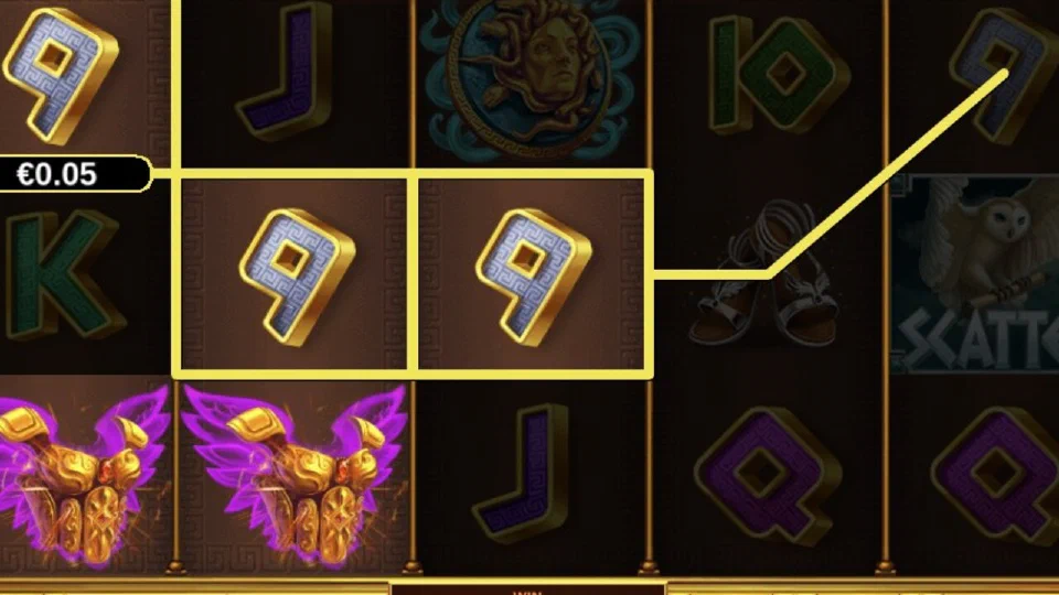 Carretes de Goddess of Wisdom con símbolos griegos en una interfaz de juego